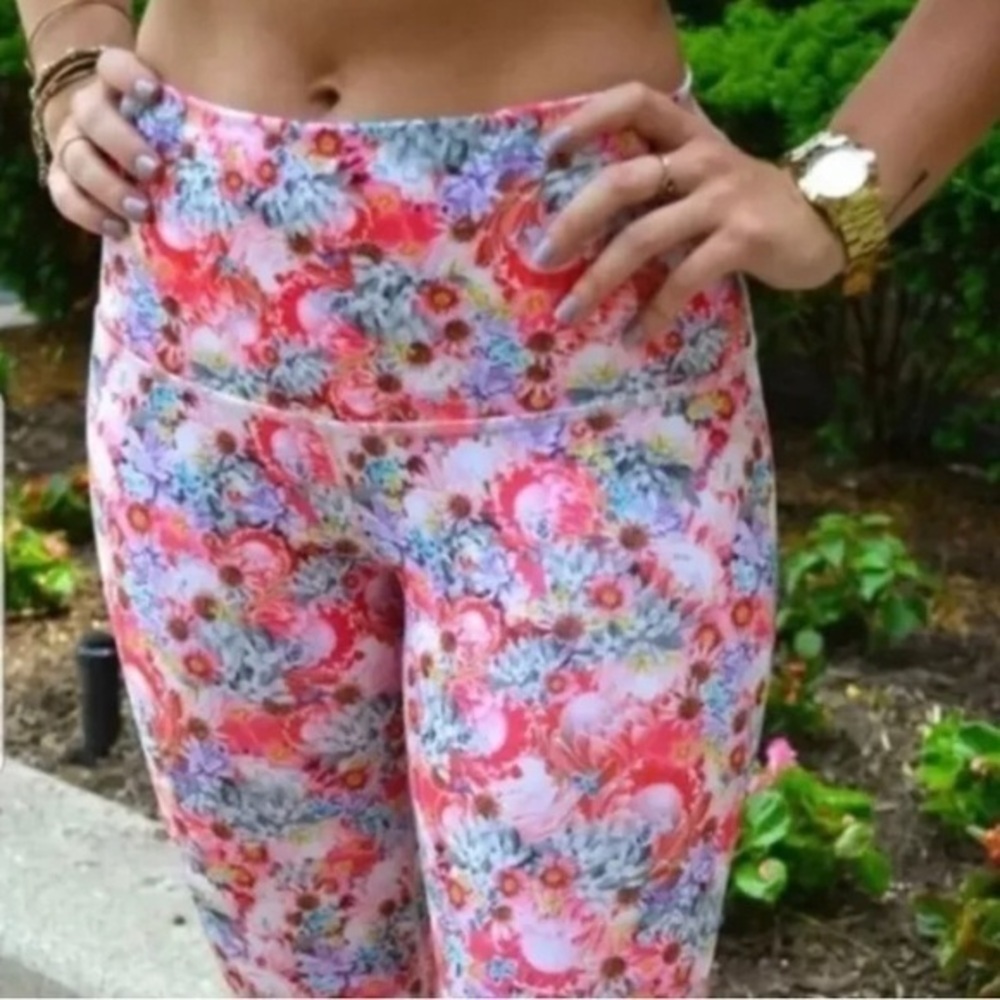 LULULEMON Flowabunga High Waisted Wunder Under Foldover Cropped Size 6 Floral